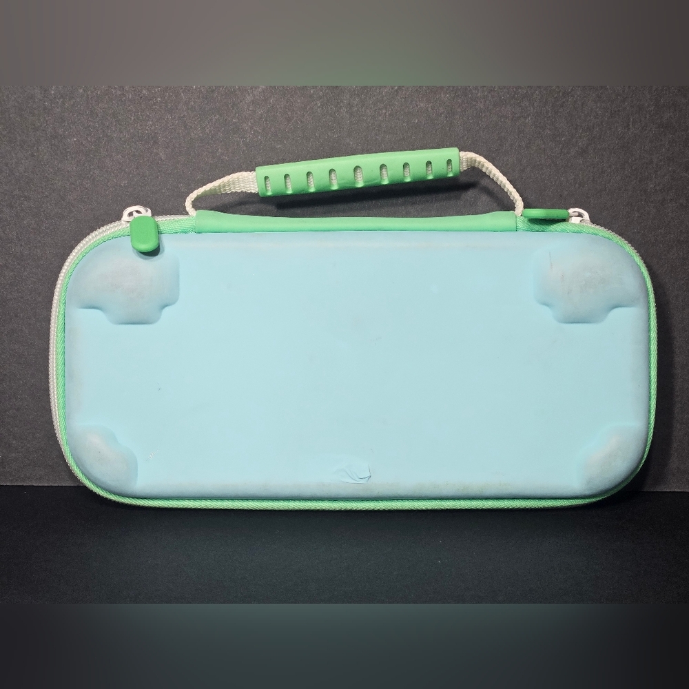 Animal Crossing Themed Carrying Case - Picture 2 of 7